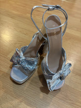Load image into Gallery viewer, Bow dress shoes
