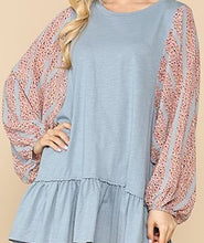 Load image into Gallery viewer, Ruffle Hem Top
