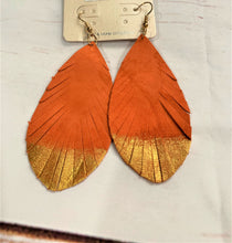 Load image into Gallery viewer, Falling For You Earrings
