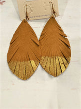 Load image into Gallery viewer, Falling For You Earrings
